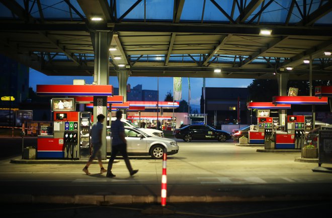 Zagotovili so, da bodo posamezna prodajna mesta, takoj ko bo to mogoče, ponovno odprli. FOTO: Jure Eržen/Delo
