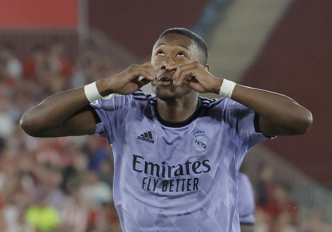 David Alaba (na fotografiji) se je tako kot Karim Benzema med strelce vpisal že v Helsinkih, kjer je madridski Real osvojil Uefin superpokal v dvoboju z Eintrachtom iz Frankfurta (2:0). FOTO: Jon Nazca/Reuters
