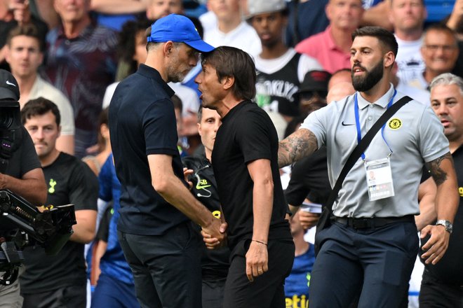 Na Stamford Bridgeu bi Antonio Conte (desno), ki je s Chelseajem pred petimi leti osvojil tudi državni naslov, v vlogi trenerja Tottenhama skoraj fizično obračunal s Thomasom Tuchlom.&nbsp;FOTO: Glyn Kirk/AFP
