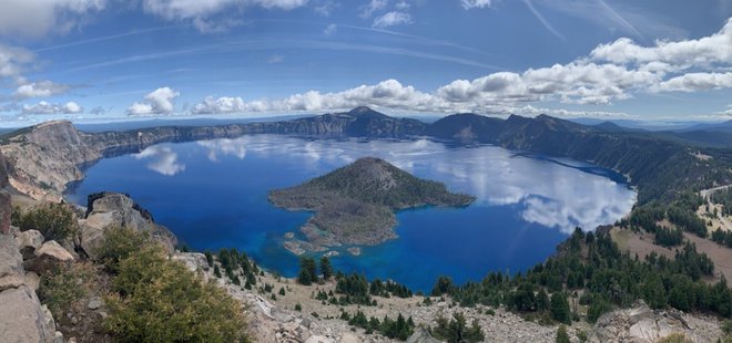 Kratersko jezero s približno 590 metri globine je najgloblje jezero v ZDA. FOTO: Crater Lake National Park
