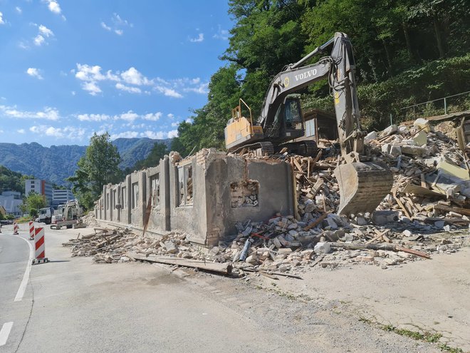 Na mestu porušene steklarske kolonije bo zrasla nova gospodarska cona. FOTO: Arhiv občina Hrastnik
