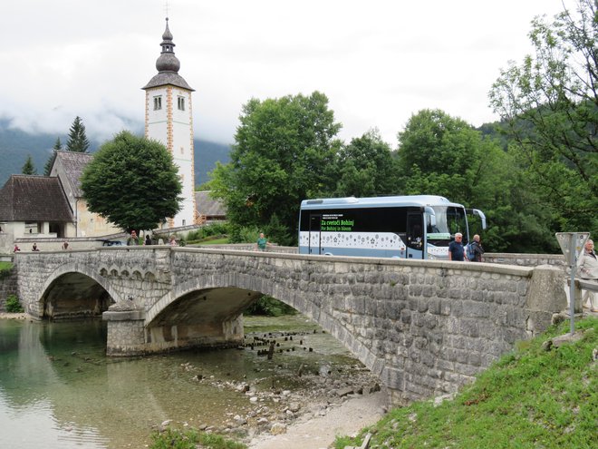 V Bohinju si prizadevajo s trajnostnimi oblikami prevozov, a mora biti turist&nbsp;precej potrpežljiv in prilagodljiv, da jih lahko izrabi.&nbsp;FOTO: Blaž Račič
