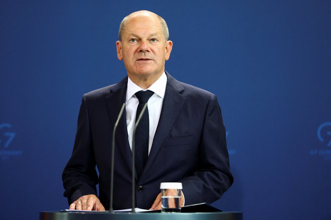 Kancler Olaf Scholz je napovedal, da bo Nemčija DDV na plin začasno znižala z 19 na 7 odstotkov, da bi tako razbremenila porabnike, ki se soočajo tudi s podvojitvijo stroškov plina. FOTO:&nbsp;Lisi Niesner/REUTERS
