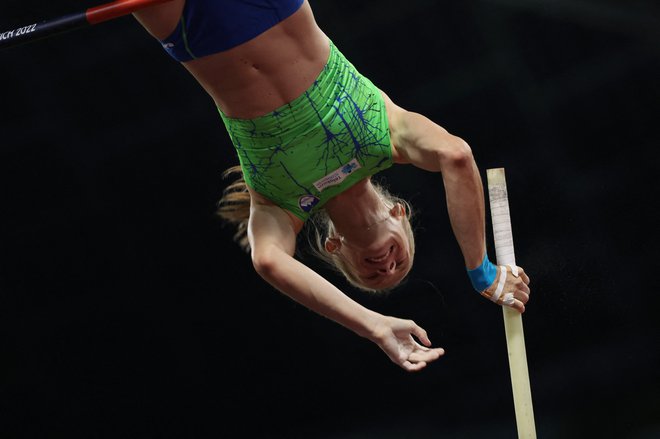 Tina Šutej je stisnila zobe ob bolečinah v odrivni desni roki. FOTO:&nbsp;Lukas Barth/Reuters
