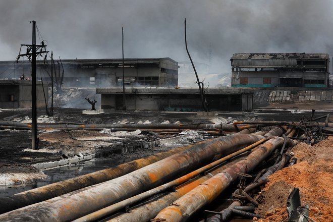 Požar v Matanzasu je grozljivo udaril po ljudeh, ki jim že šest desetletij ne dovolijo nobene spremembe. FOTO: Alexandre Meneghini/Reuters
