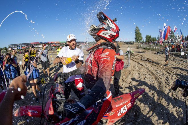 Tim Gajser se je na Finskem veselil petega naslova svetovnega prvaka. FOTO: Honda Racing
