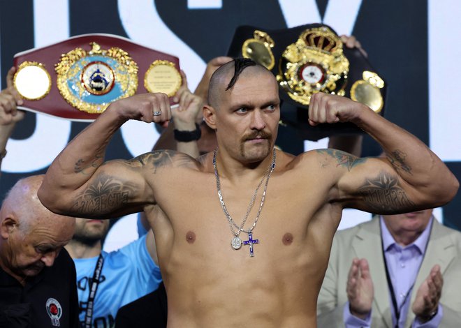 Oleksandr Usik je trdno odločen ubraniti šampionske pasove v težki ktegoriji po različicah WBA, WBO in IBF. FOTO: Giuseppe Cacace/AFP
