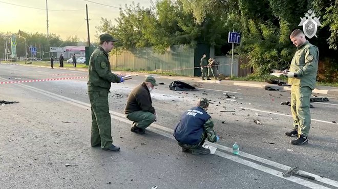 V eksploziji, ki je v soboto uničila avtomobil Aleksandra Dugina, je umrla njegova hči Darja.

FOTO: Raziskovalni odbor Rusije /prek agencije Reuters
