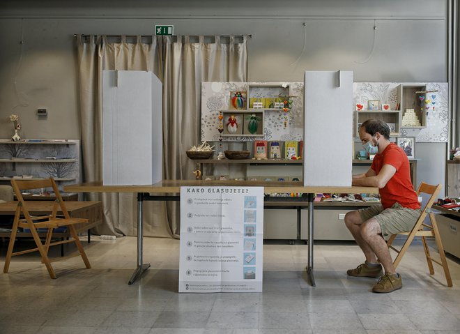 Omejuje se pravica do referenduma za najpomembnejša družbena vprašanja, ki najbolj prizadevajo dolgoročne interese državljanov ... FOTO BLAŽ SAMEC/DELO
