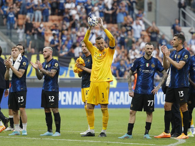 Inter je v italijanskem nogometnem prvenstvu dosegel drugo zmago, Samir Handanović pa je svojo mrežo ohranil nedotaknjeno. FOTO: Guglielmo Mangiapane/Reuters
