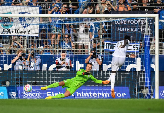 V nemškem nogometnem prventvu je že po treh tekmah jasno, da bo Bayern polnili tekmečeva vrata kot za stavo. Sadio Mane in drugi Bavarci so v Bochumu nasuli kar ssedem golov. FOTO: Sascha Schuermann/AFP
