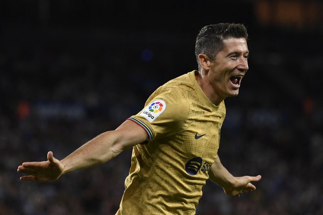 Robert Lewandowski je prispeval levji delež k zmagi Barcelone. FOTO: Ander Gillenea/AFP
