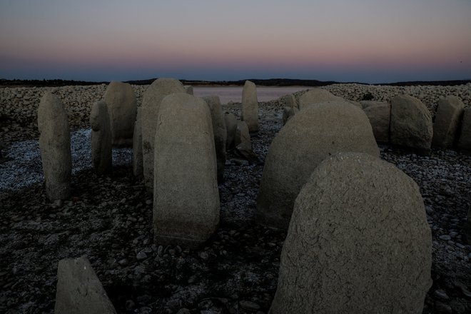 Španske arheologe je pred dnevi vnovič navdušilo razkritje prazgodovinskega kamnitega kroga, znanega kot španski Stonehenge. FOTO: Susana Vera/Reuters
