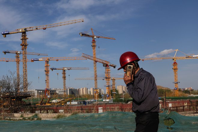 Po splošnih ocenah so se v zadnjem letu ustavila dela na okoli 13 milijonih stanovanj in veliko vprašanje je, kolikšen del njihove vrednosti bo preprosto pogoltnila kriza. FOTO: Tingshu Wang/Reuters
