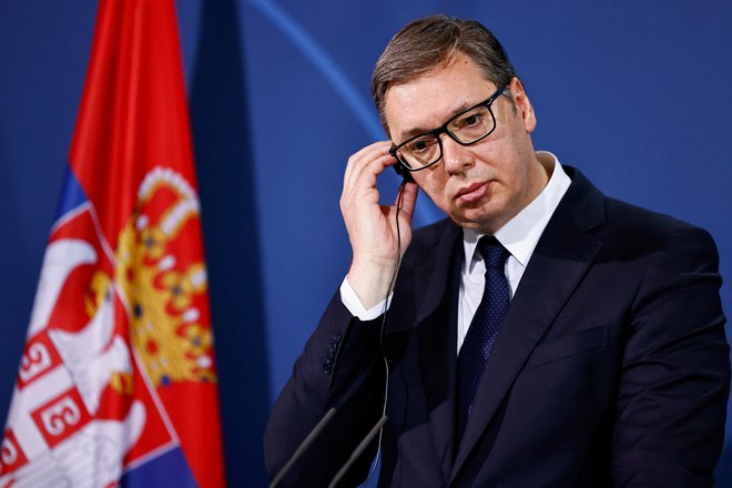 Medtem ko so Aleksandru Vučiću v Prištini očitali, da širi laži, so se politične elite v Beogradu navduševale nad predsednikovimi napovedmi, da bo svoj narod na Kosovu obvaroval pred pregonom in pogromi.

Foto Hannibal Hanschke/Reuters
