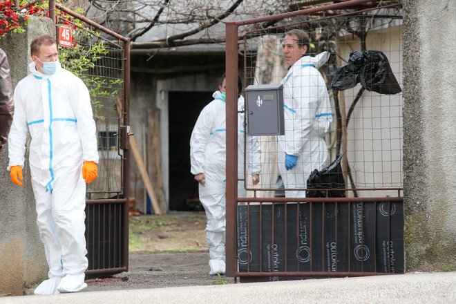 Na kraju dejanja v Kobjeglavi so našli tudi dokaze, s pomočjo katerih so policisti odkrili še Zasavca. FOTO:&nbsp;Marko Feist
