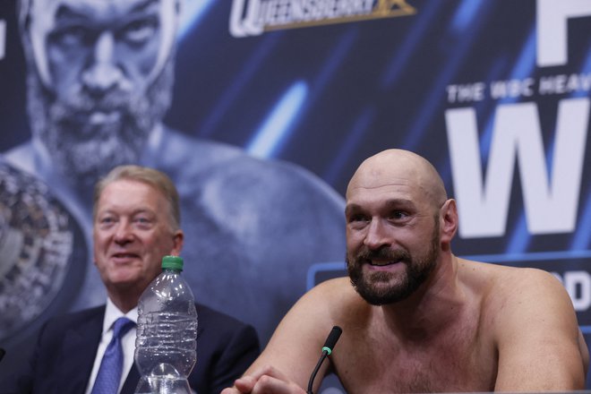 Frank Warren (levo) meni, da je Tyson Fury prevelik za Oleksandra Usika. FOTO: Andrew Couldridge/Reuters
