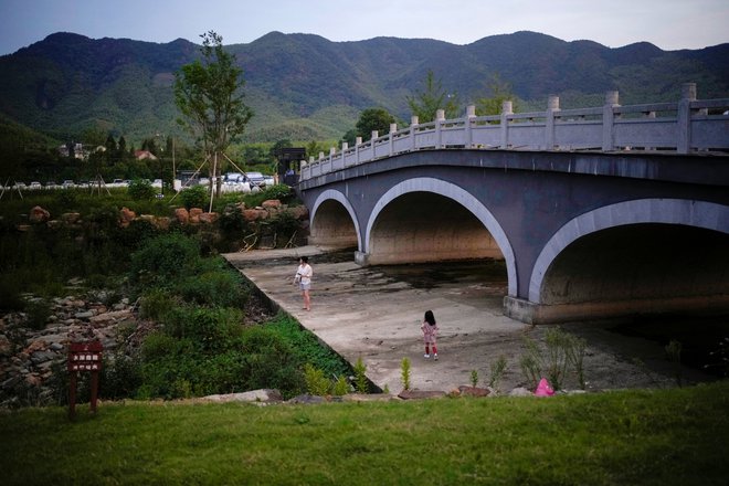 Struge rek so prazne tudi na Kitajskem. FOTO: Aly Song/Reuters
