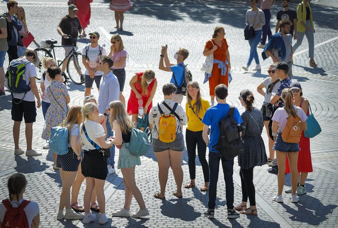 Gospodarsko klimo so avgusta boljšale zlasti ugodne tendence v storitvah, tudi v turizmu.&nbsp;&nbsp;Foto Jože Suhadolnik/delo
