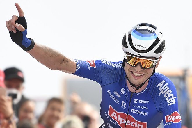 Nova zvezda na kolesarskem nebu je&nbsp;Jay Vine (Alpecin-Deceuninck). FOTO: Ander Gillenea Afp
