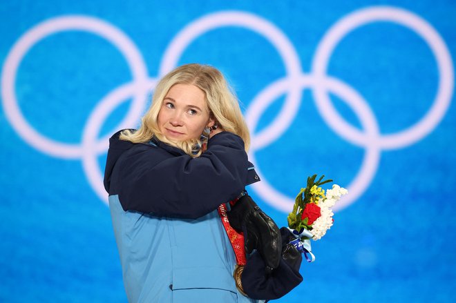 Jonna Sundling si je februarja letos v Pekingu pritekla naslov olimpijske prvakinje v šprintu. FOTO: Kim Hong-ji/Reuters
