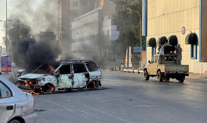 Med spopadi v Tripoliju je bilo ubitih 32 ljudi. FOTO:&nbsp;Mahmud Turkia/AFP
