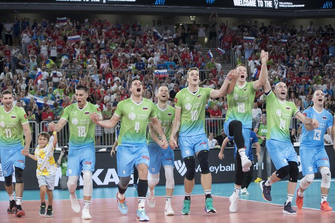 Slovenci se veselijo, Slovenija gre v odbojki naprej! FOTO: Jure Eržen
