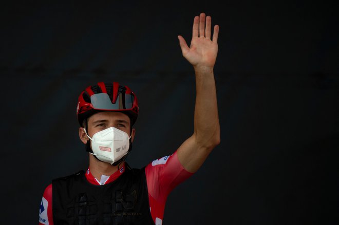 Remco Evenepoel ostaja v rdečem. FOTO: Jorge Guerrero/AFP
