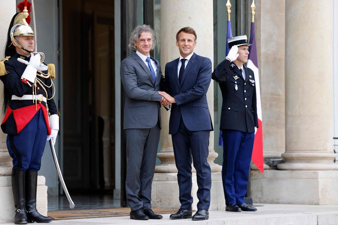 Premier Robert Golob in francoski predsednik Emmanuel Macron sta se danes&nbsp;&nbsp;bilateralno sestala prvič. FOTO: Ludovic Marin/AFP
