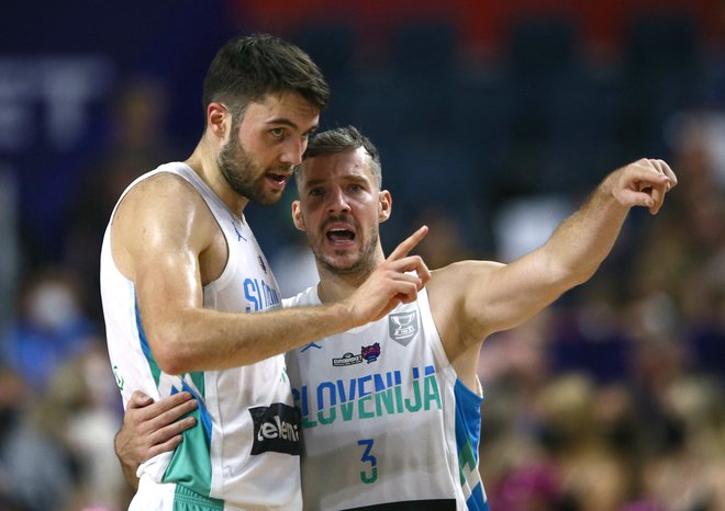 Mike Tobey in Goran Dragić sta se podpisala pod nekaj pomembnih košev. FOTO: Thilo Schmuelgen/Reuters
