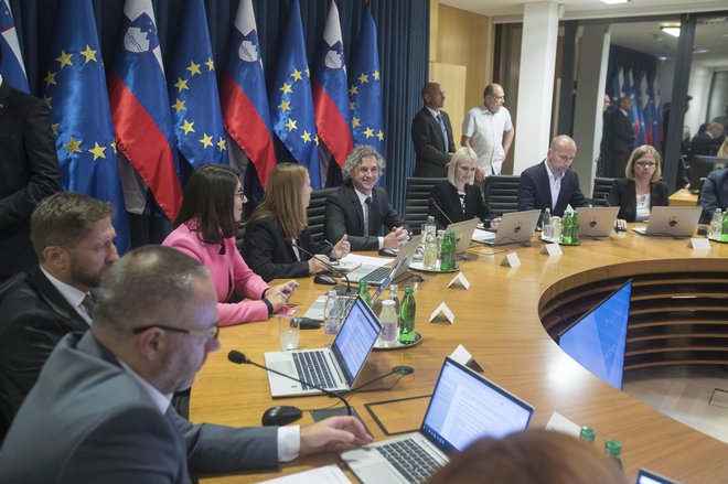 Kar zadeva zdravstvo, se je v koalicijski pogodbi nova vlada pod vodstvom dr. Goloba zavezala k realizaciji vseh predvolilnih zagotovil Glasu ljudstva. FOTO JURE ERŽEN/DELO
