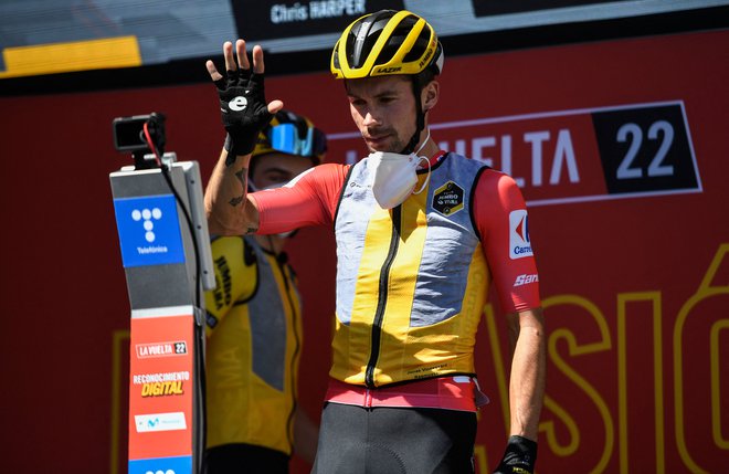 Primož Roglič se še ni odpovedal boju za rdečo majico. FOTO: Ander Gillenea/AFP
