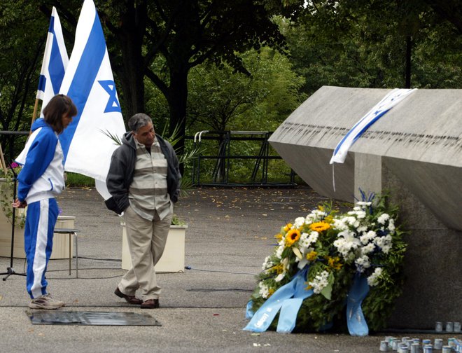 Prizor iz Münchna ob 30. obletnici terorističnega napada. FOTO: Reuters
