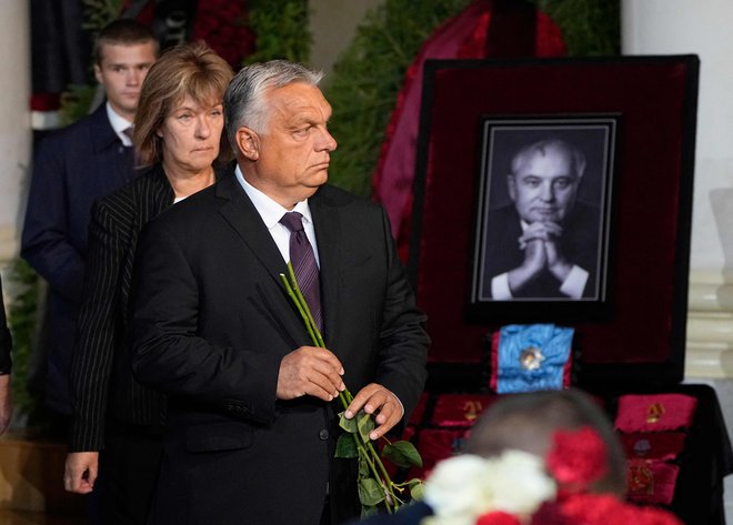 Pokojniku se je že poklonil&nbsp;madžarski premier&nbsp;Viktor&nbsp;Orbán. FOTO: Alexander Zemlianichenko/AFP
