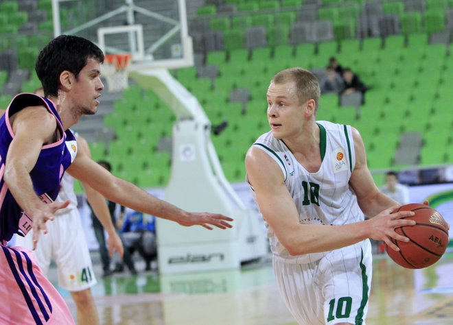 Sasu Salin (desno) je navduševal tudi v dresu Olimpije. FOTO: Leon Vidic/Delo
