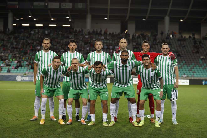 Po veliki drami so Olimpijini nogometaši izpeljali preobrat in zaostanek z 0:2 spremenili v osmo zaporedno zmao ter devet točk prednosti pred prbvim zaseldovalcem Koprom. FOTO: Leon Vidic/Delo
