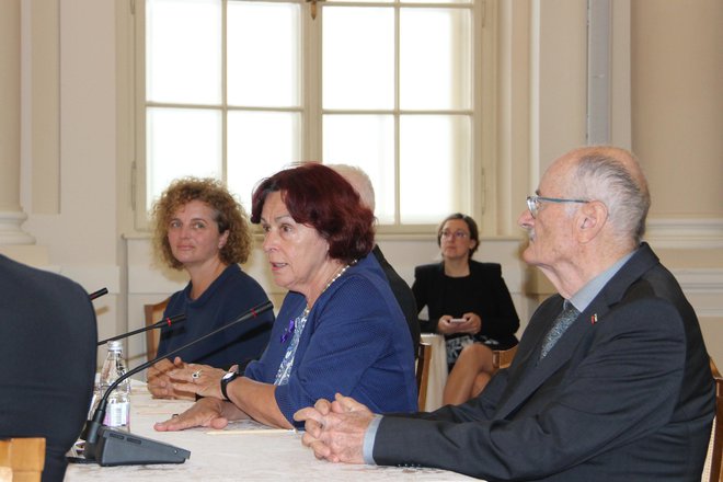 &raquo;Dajmo pohiteti, ker ljudje potrebujejo pomoč danes!&laquo; poziva Štefanija Lukič Zlobec. FOTO: Simona Fajfar/Delo
