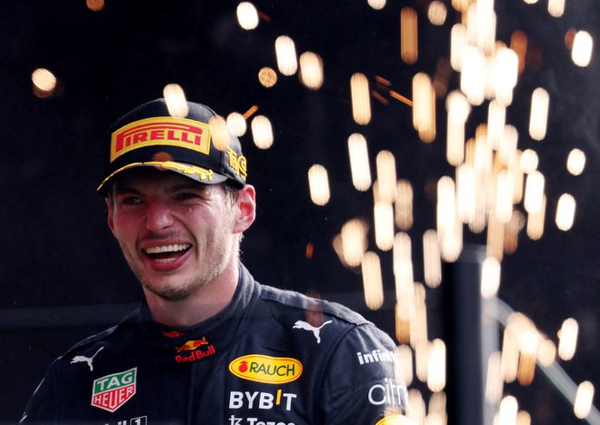 Max Verstappen je poskrbel za nov ognjemet na dirkališču in ob njem. FOTO: Piroschka Van De Wouw/Reuters
