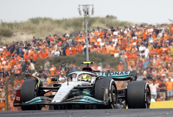 Lewis Hamilton ni mogel pokvariti veselice na Nizozemskem. FOTO: Yves Herman/Reuters
