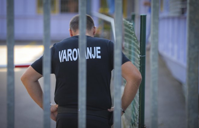 Kaznivo dejanje naj bi zagrešil v azilnem domu. FOTO: Jože Suhadolnik/Delo
