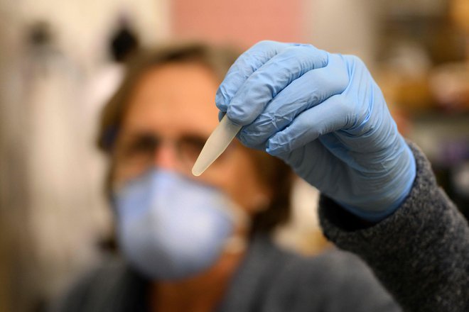 Kitajska agencija za zdravila je odobrila prvo intranazalno cepivo proti covidu-19. FOTO: Angela Weiss/AFP
