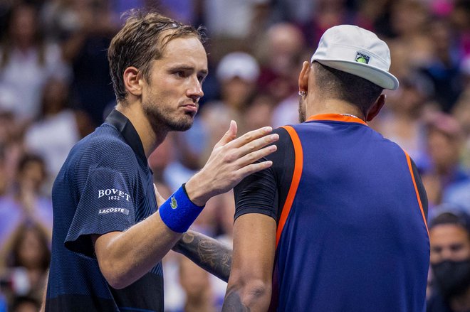 Daniil Medvedjev je čestital Avstralcu. FOTO: Corey Sipkin/AFP
