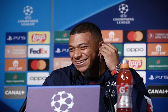 Kylian Mbappe je bil pred drevišnjo prvo letošnjo tekmo Paris St. Germaina v ligi prvakov zelo razpoložen. FOTO: Franck Fife/AFP
