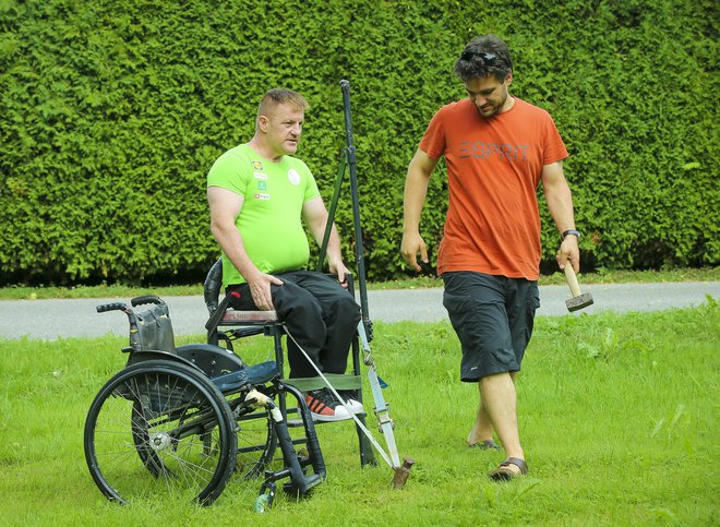 Za državo je bistvena razlika, ali je invalidnost nastala v povezavi z delom ali ne. Na fotografiji je paraolimpijec Henrik Plank. FOTO: Jože Suhadolnik/Delo
