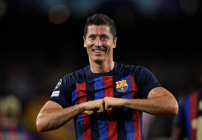 Robert Lewandowski tudi v dresu Barcelone trese mreže. FOTO:&nbsp;Pablo Morano/Reuters
