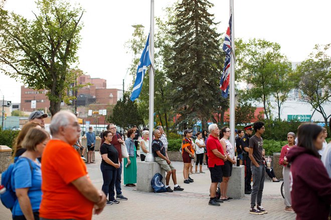 Včerajšnje žalovanje za žrtvami morilskega pohoda v mestu&nbsp;Saskatoon. FOTO: Cole Burston/AFP
