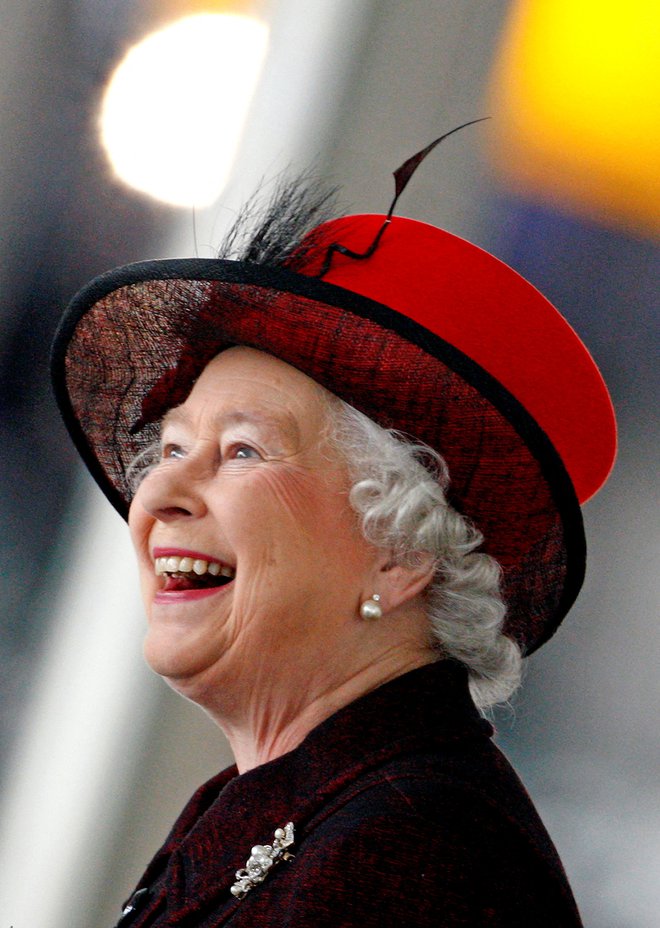 Ženska z najdaljšim stažem na britanskem prestolu je imela osem vnukov in 12 pravnukov. FOTO: Alessia Pierdomenico/Reuters

