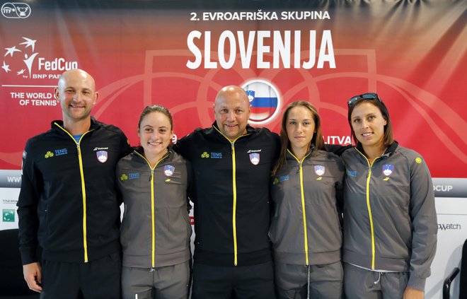 Tamara Zidanšek, Kaja Juvan in Andreja Klepač na skupni novinarski konferenci leta 2017. FOTO: Matej Družnik/Delo
