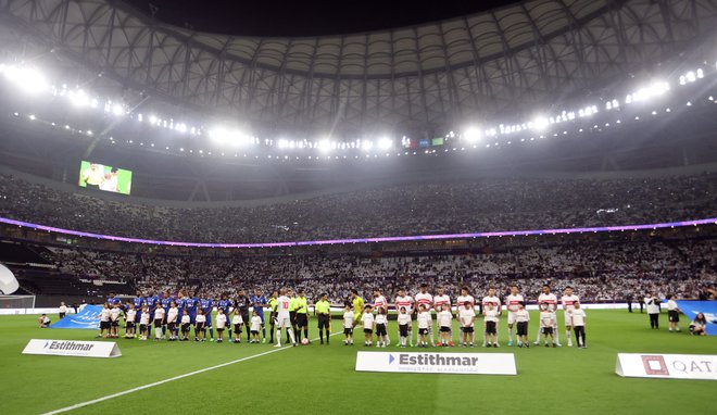 Prihod ekip na igrišče štadiona Lusail. FOTO: Ibrahim Al-Omari/Reuters
