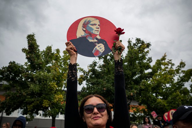 Na Švedskem imajo prvič opravka s kampanjo, ki zaradi osredotočenosti na premierko Magdaleno Andersson in njenega glavnega tekmeca, vodjo opozicije Ulfa Kristerssona, spominja na predsedniško. Foto: Jonathan Nackstrand/Afp
